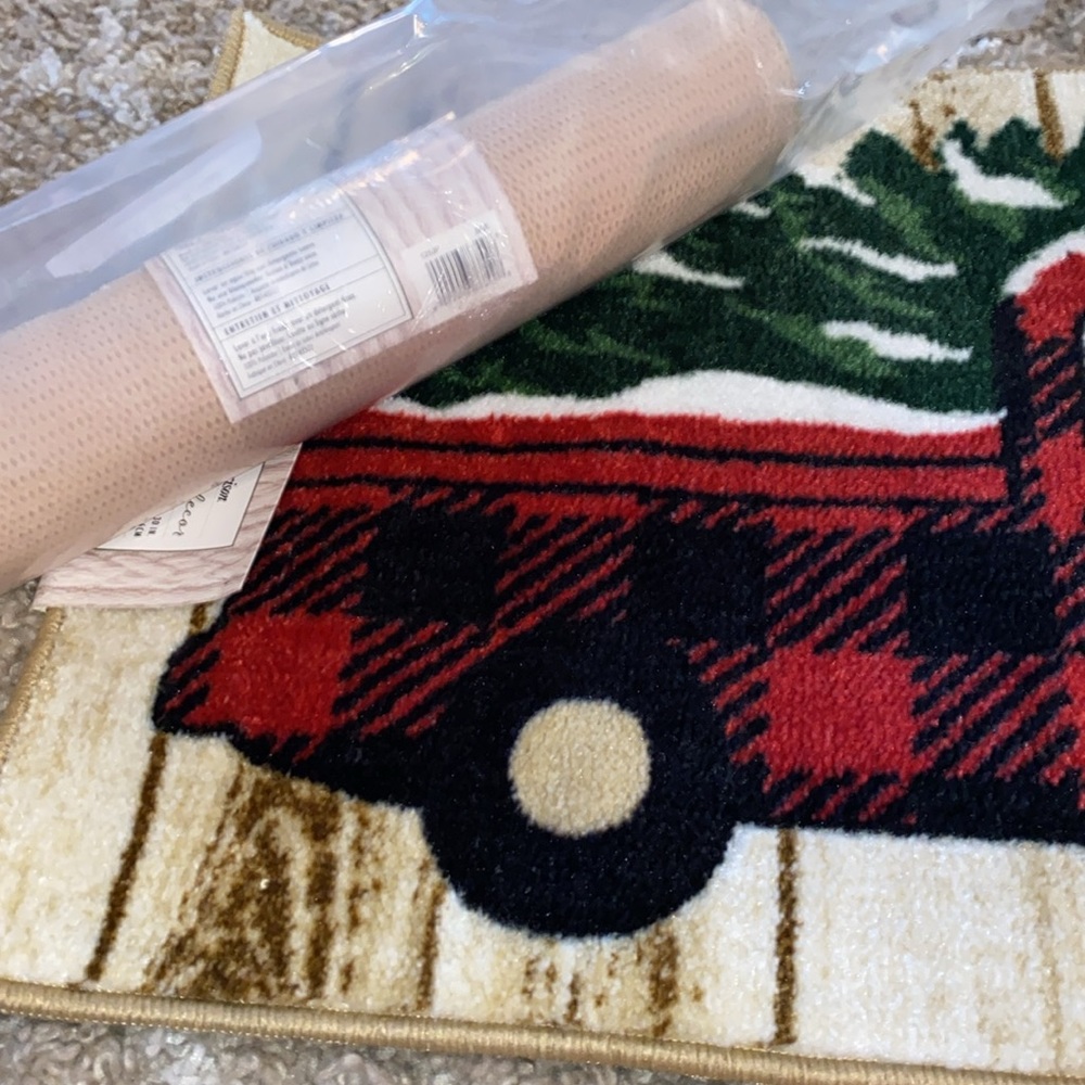 NEW Holiday Decor Accent Rug - Picture 10 of 10